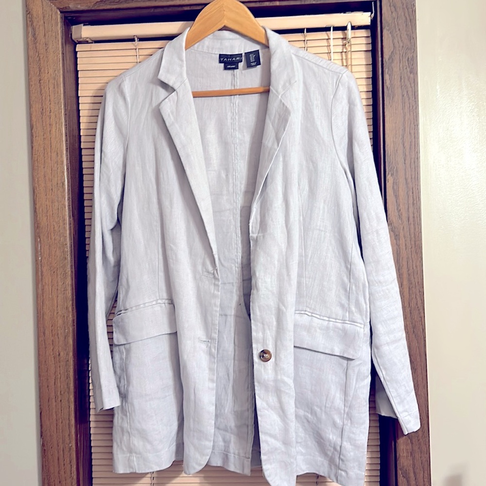 A Tahari blazer 100% linen!
